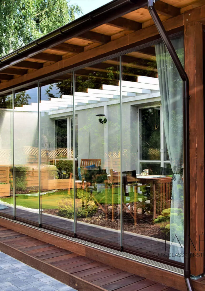 Zabudowa tarasu inspirującym uzupełnieniem przestrzeni domowej i ogrodowej